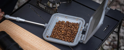 Even heat distribution throughout
The thick aluminum body ensures even heating when closed with the lid, suitable for bean roasting.