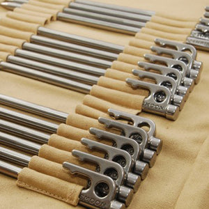 <b>GET YOUR TENT STAKES ORGANIZED</b>
<br>
You can put 20pcs of tent stakes in it.
10pcs of them should have less than 7.87’’/20cm length and 10pcs of them should have less than 11.81’’/30cm length.