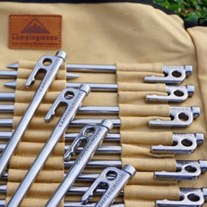 <b>GET YOUR TENT STAKES ORGANIZED</b>
<br>
You can put 20pcs of tent stakes in it.
Tent stakes should have less than 13.78’’/35cm length.
There is a inner pocket for hammer.