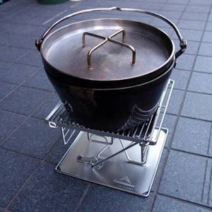 POTABLE & STAND STABLY
Fireplace can be folded, easy to storage and carry.
Made by 304 stainless steel, very sturdy to put a large pot or Dutch oven on it.
It has four legs to keep a stably stand.