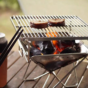 EASY TO USE FOR BARBECUE
Sturdy enough to put a pan or a pot on it.
There are various uses such as BBQ and small-group camping. It is a small one for about 1-2 people.
You can quickly take it out for fishing, barbecue on the balcony, camping with a small number of people.